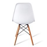 Conjunto Mesa y Sillas Nórdicas: Mesa Blanca (80x80x76 cm) + 4 Sillas con Patas de Madera Haya (46,5 x 48 x 82 cm)